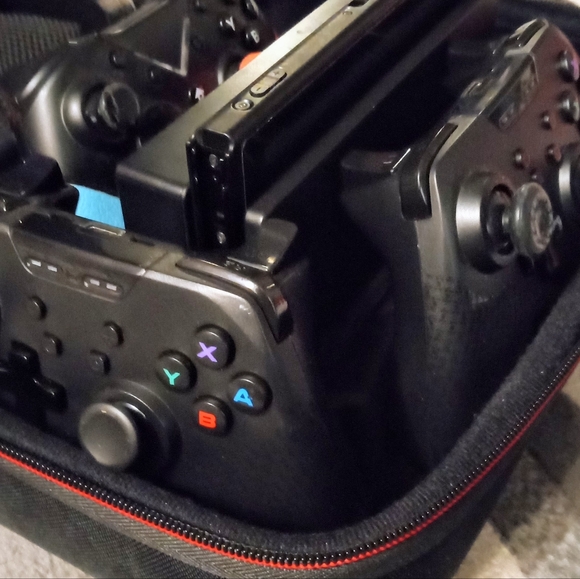 Nintendo Switch 7"- OLED - Neon Red and Blue Joy-Con edition - Picture 3 of 7